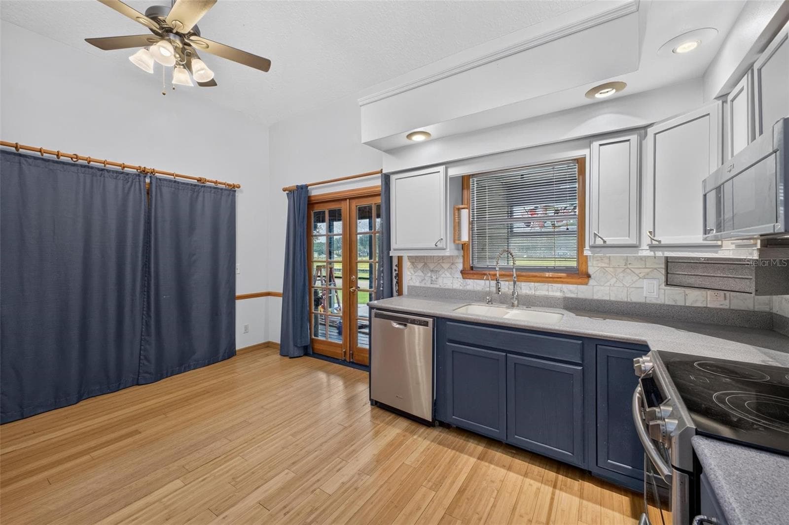 Kitchen - 25717 TROON AVE, SORRENTO