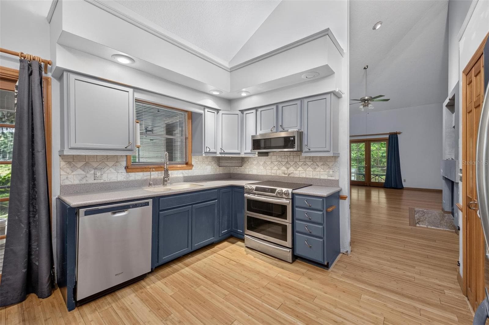 Kitchen - 25717 TROON AVE, SORRENTO