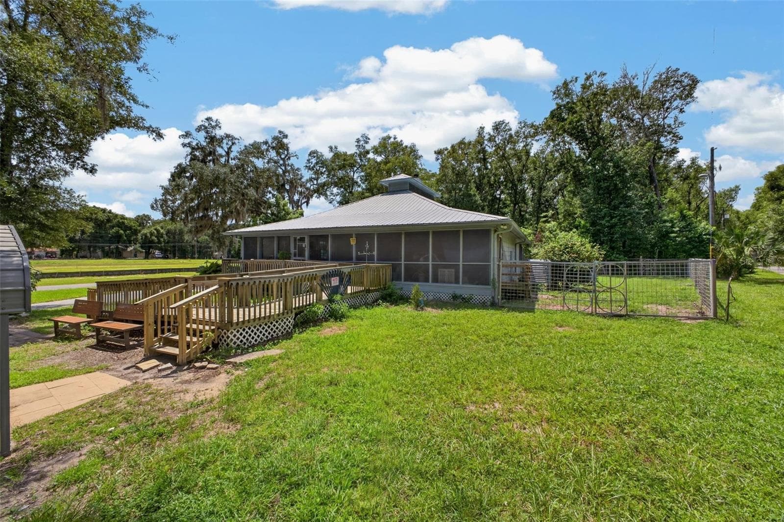 Side yard and house view - 25717 TROON AVE, SORRENTO