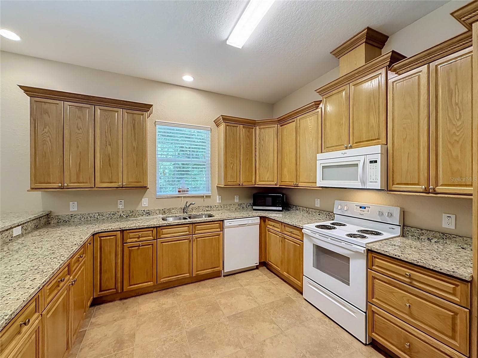 Single Family Residence at 10620 NE 104TH CIR, OXFORD, photo 24 of 67