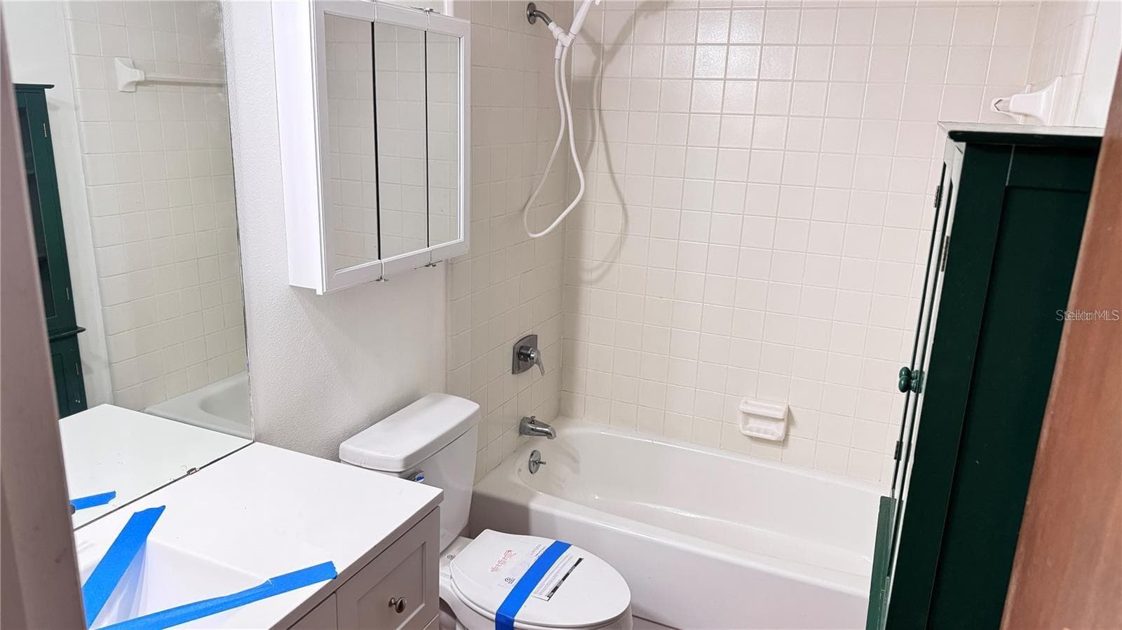 Guest Bath w/New Toilet, Vanity, & Sink - 2657 EXUMA WAY, WINTER PARK