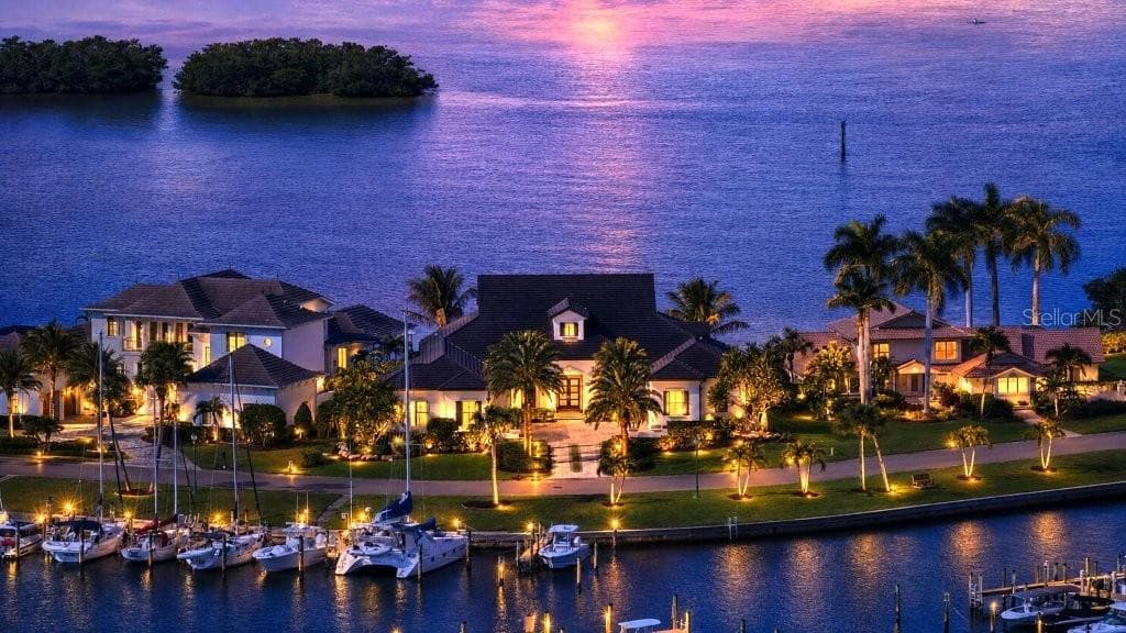 313 LOOKOUT POINT DR