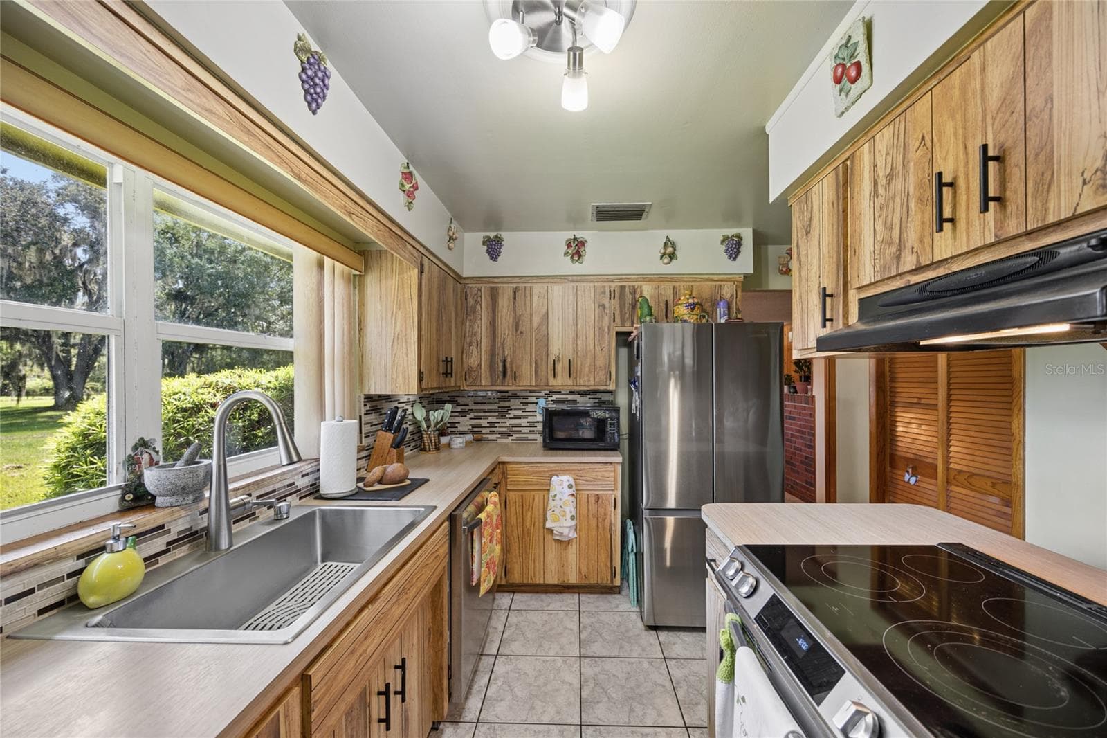 Single Family Residence at 4285 SHAMROCK DR, MIMS, photo 9 of 32