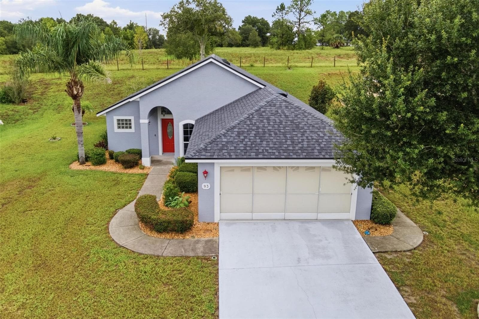 93 FAIRWAY CIR