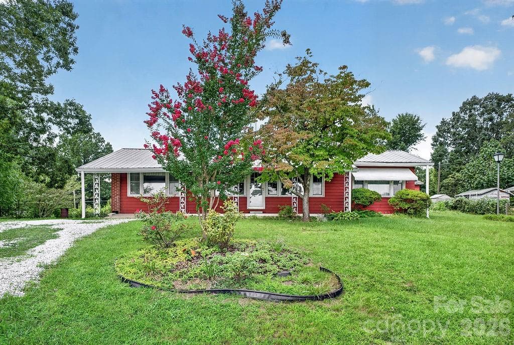 Single Family Residence at 2409 Lucas Street, Hendersonville, photo 5 of 35