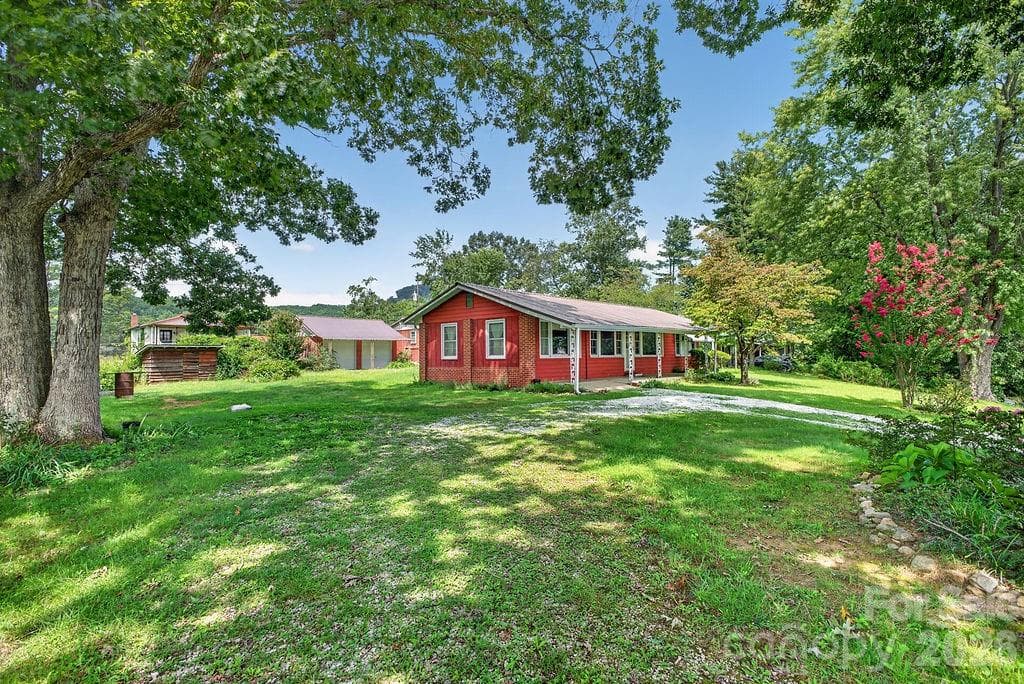 Single Family Residence at 2409 Lucas Street, Hendersonville, photo 6 of 35