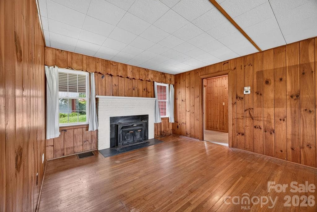 Single Family Residence at 2409 Lucas Street, Hendersonville, photo 19 of 35