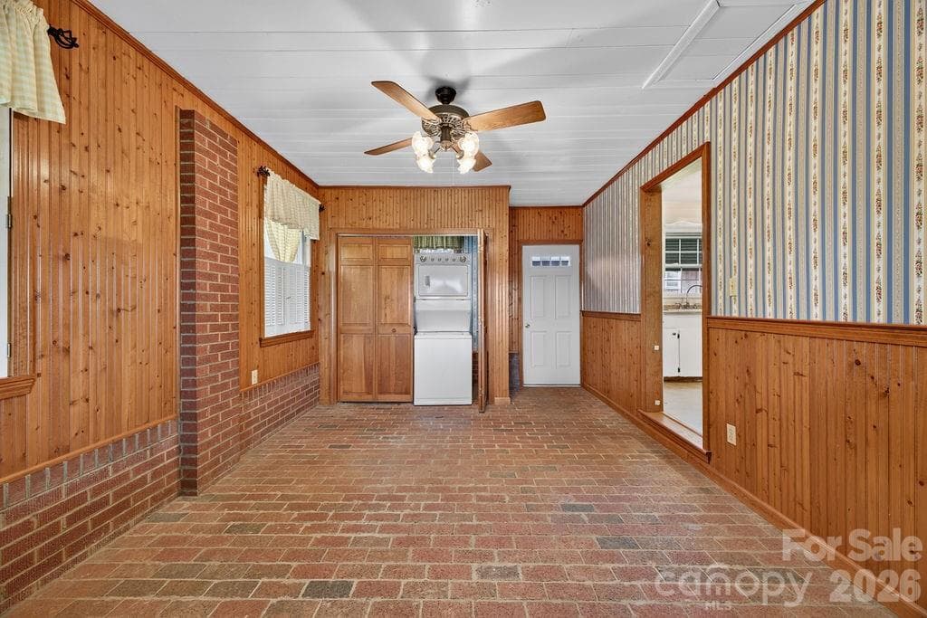 Single Family Residence at 2409 Lucas Street, Hendersonville, photo 21 of 35
