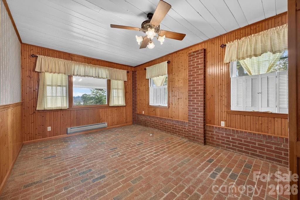 Single Family Residence at 2409 Lucas Street, Hendersonville, photo 22 of 35
