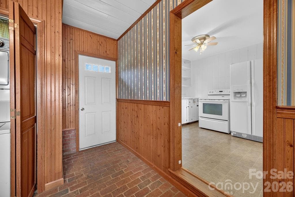 Single Family Residence at 2409 Lucas Street, Hendersonville, photo 24 of 35