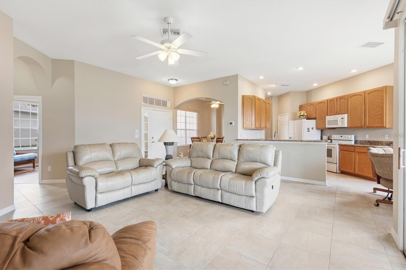 Single Family Residence at 17584 SE 119TH CIR, SUMMERFIELD, photo 6 of 48