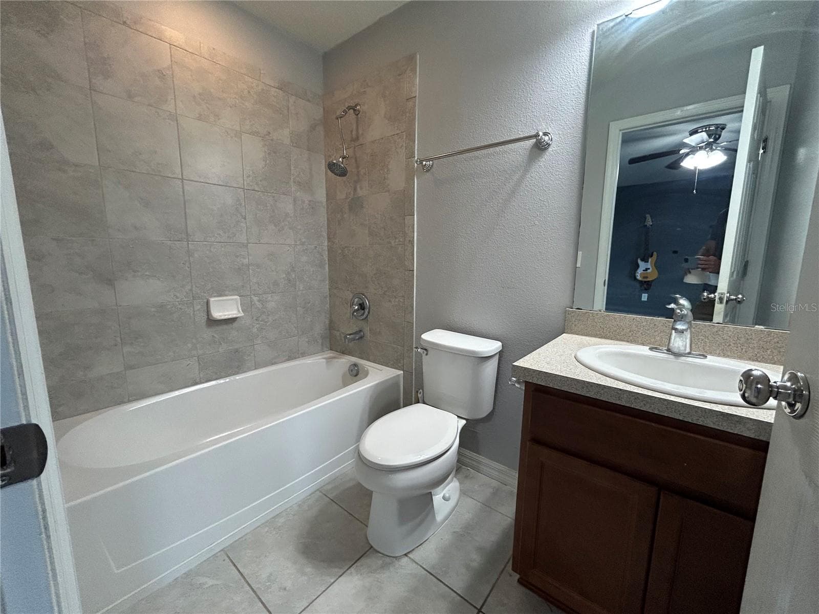 Upstairs Private Bath - 3949 BAJA DR, ST CLOUD