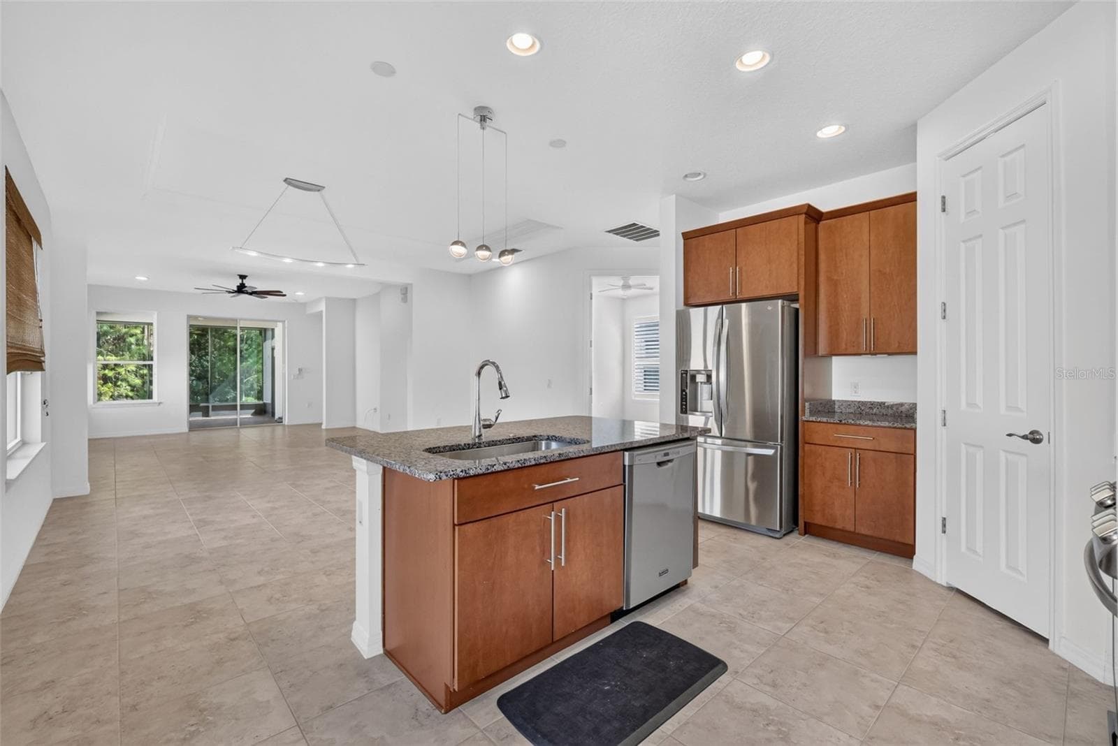 Single Family Residence at 1090 HARBOR RIDGE DR, POINCIANA, photo 6 of 42