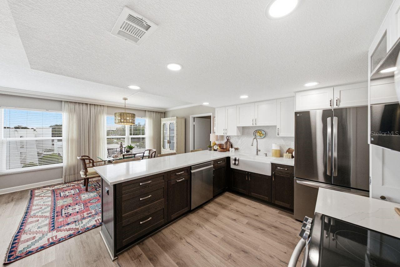 Kitchen and dining room - 1655 S HIGHLAND AVE #I379, CLEARWATER
