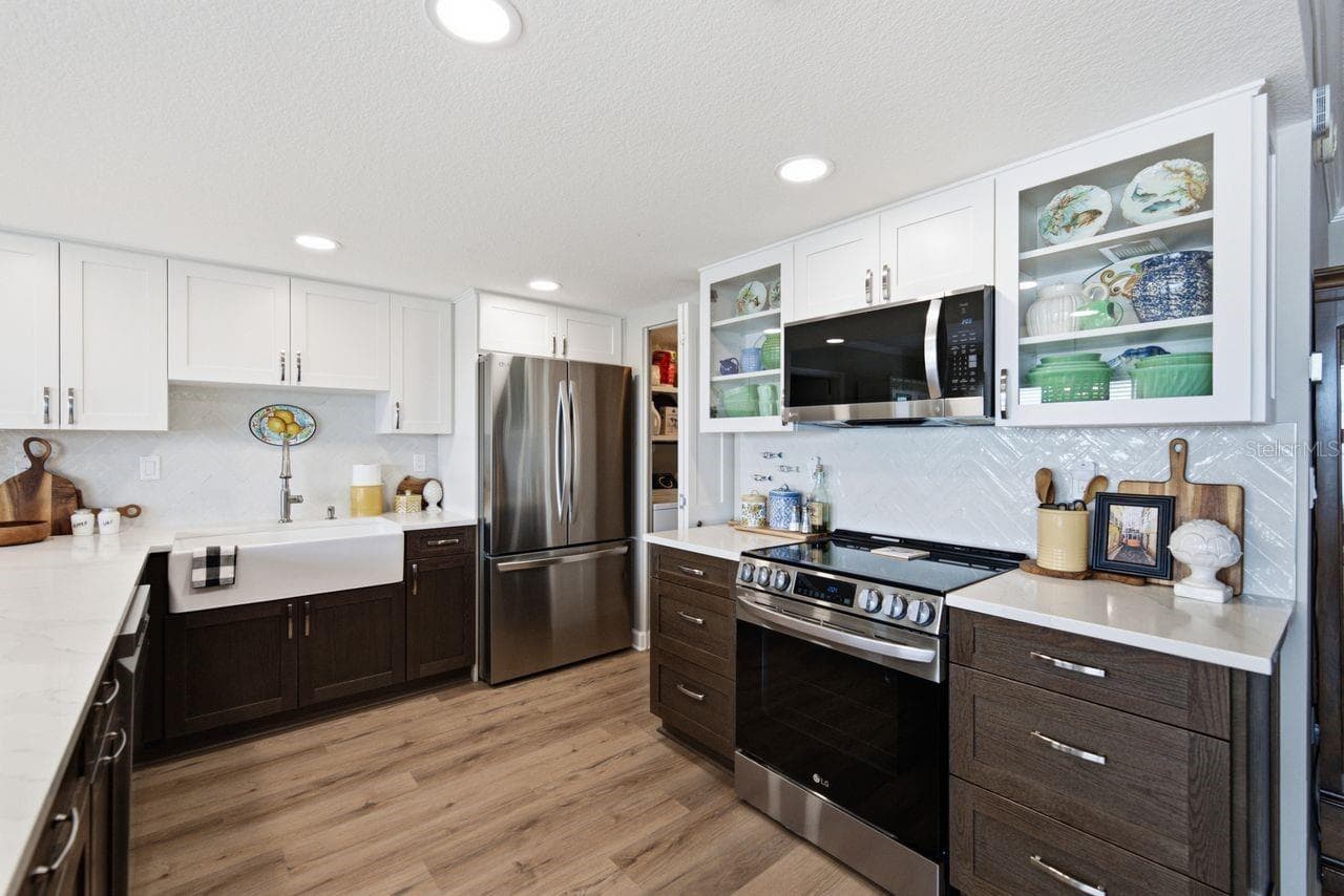 Beautifully updated and open kitchen - 1655 S HIGHLAND AVE #I379, CLEARWATER