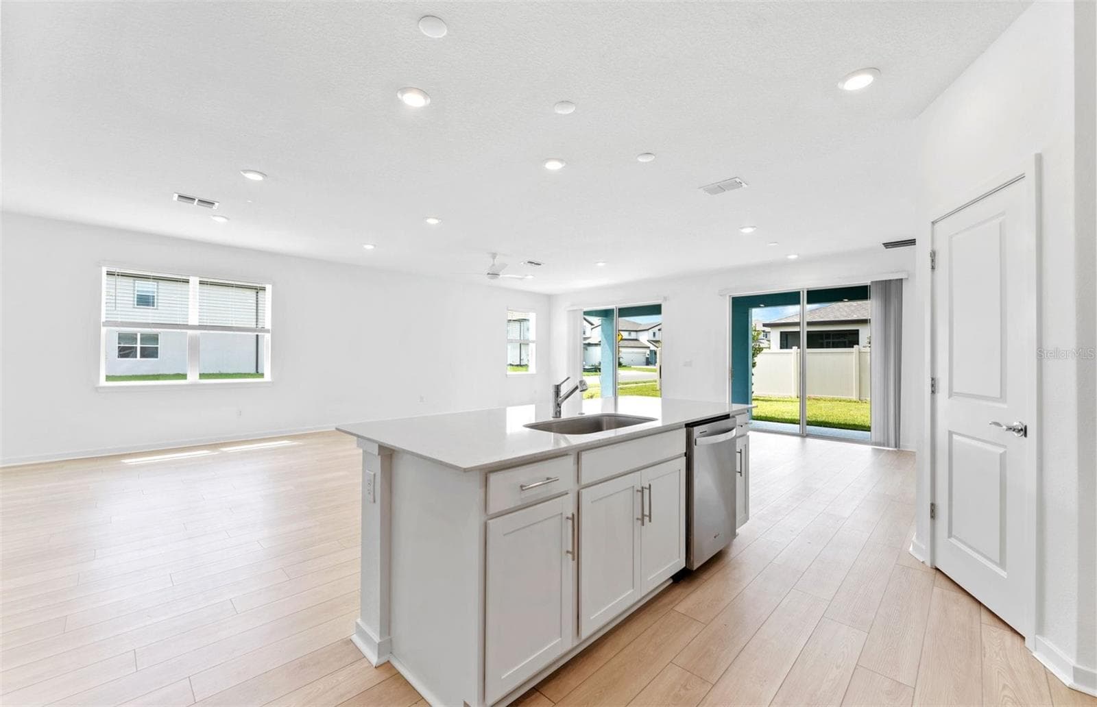 Large Center Island w/Storage - 37405 CLINCH CIR, ZEPHYRHILLS