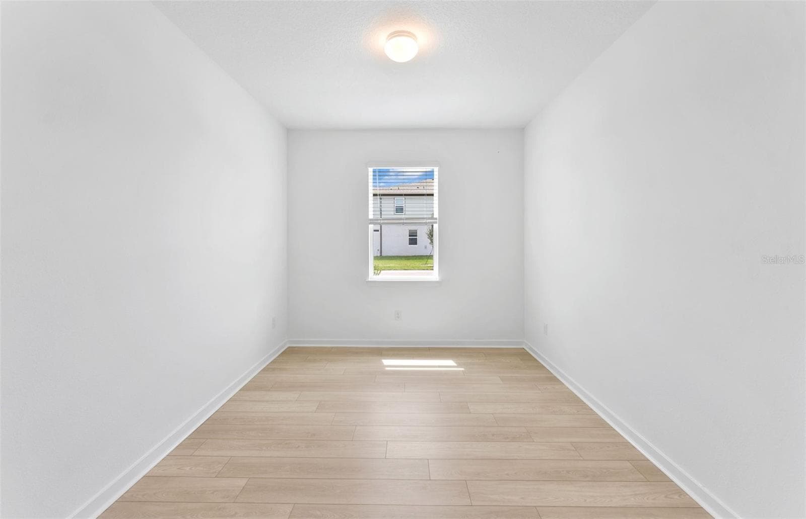 Enclosed Flex Room - 37405 CLINCH CIR, ZEPHYRHILLS