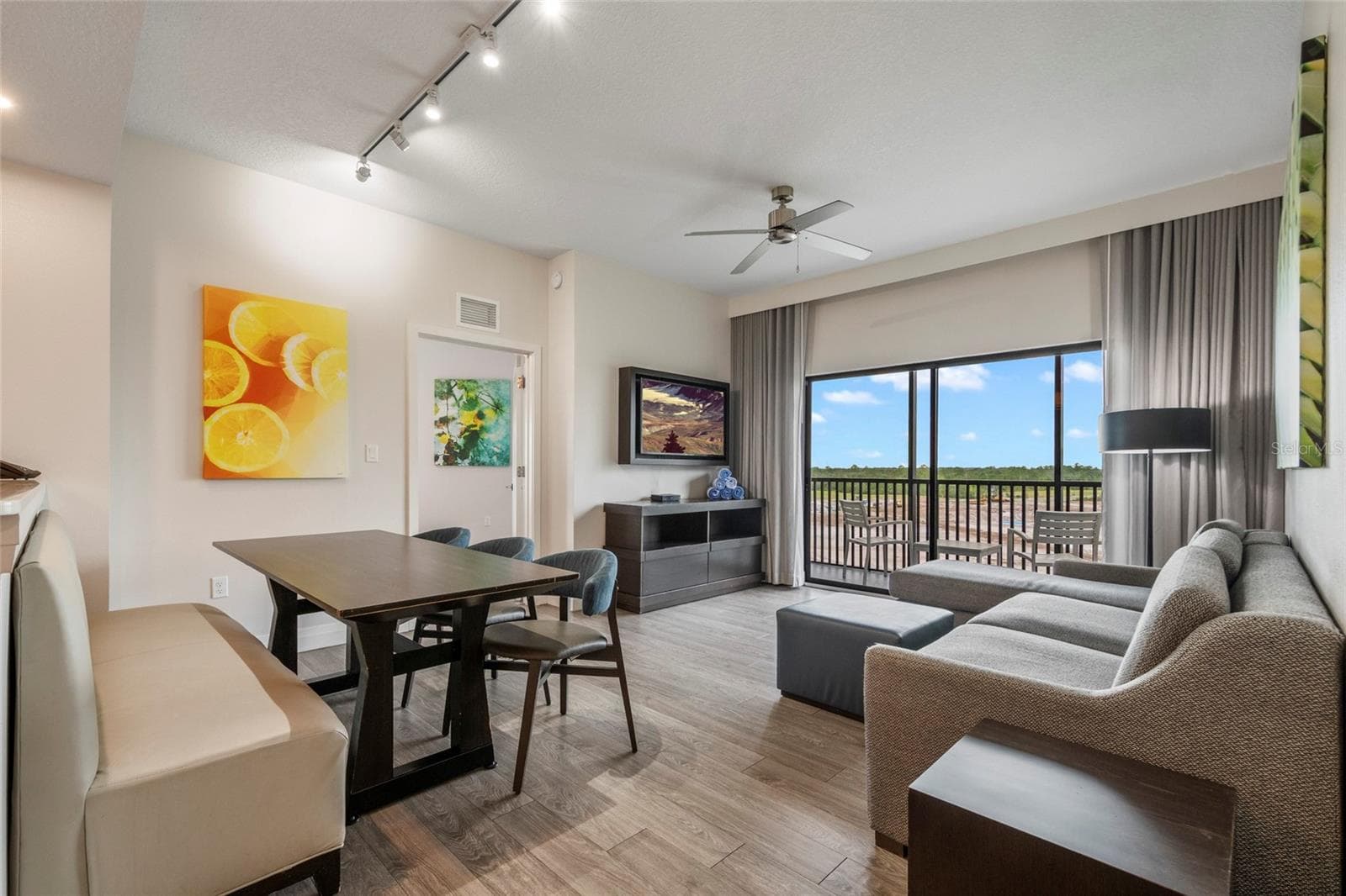 Dining/Living Area - 14501 GROVE RESORT AVE #2542, WINTER GARDEN