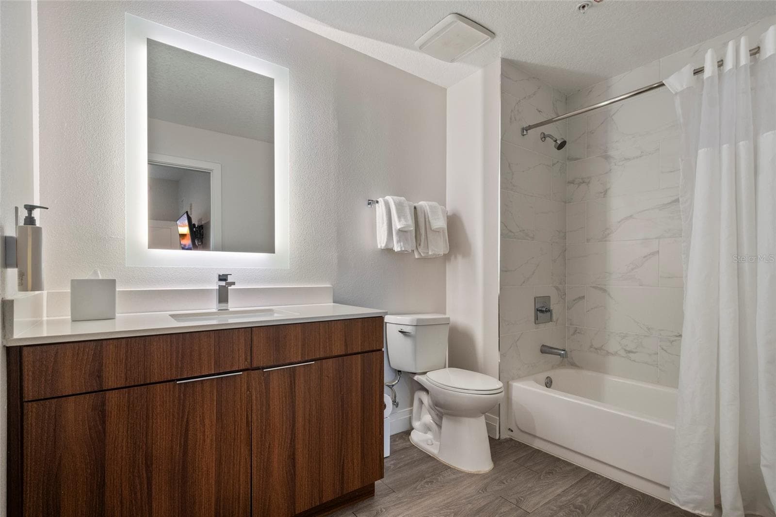 En-Suite Bath #2 - 14501 GROVE RESORT AVE #2542, WINTER GARDEN