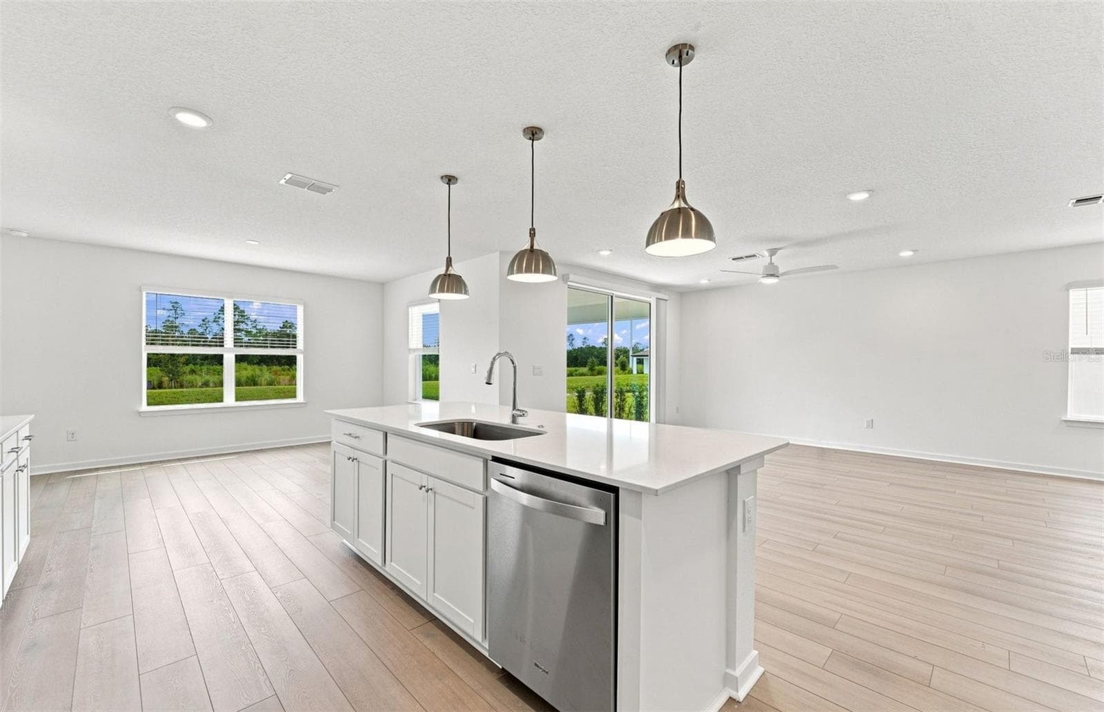 Open Concept Home Design - 36790 KISTNA DR, ZEPHYRHILLS