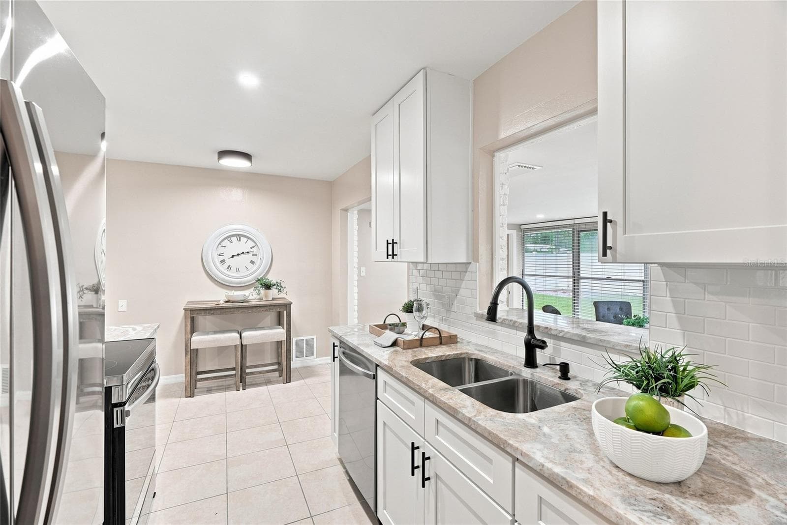 Single Family Residence at 10926 TEMPLE AVE, SEMINOLE, photo 11 of 40