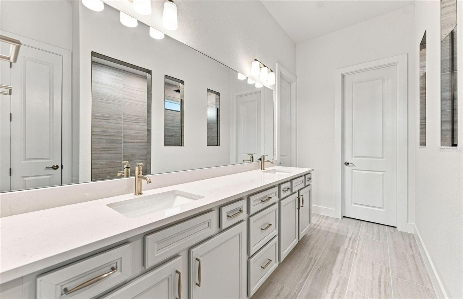 Owner's Bath w/Dual Sinks - 17056 CANARY TRL, PARRISH