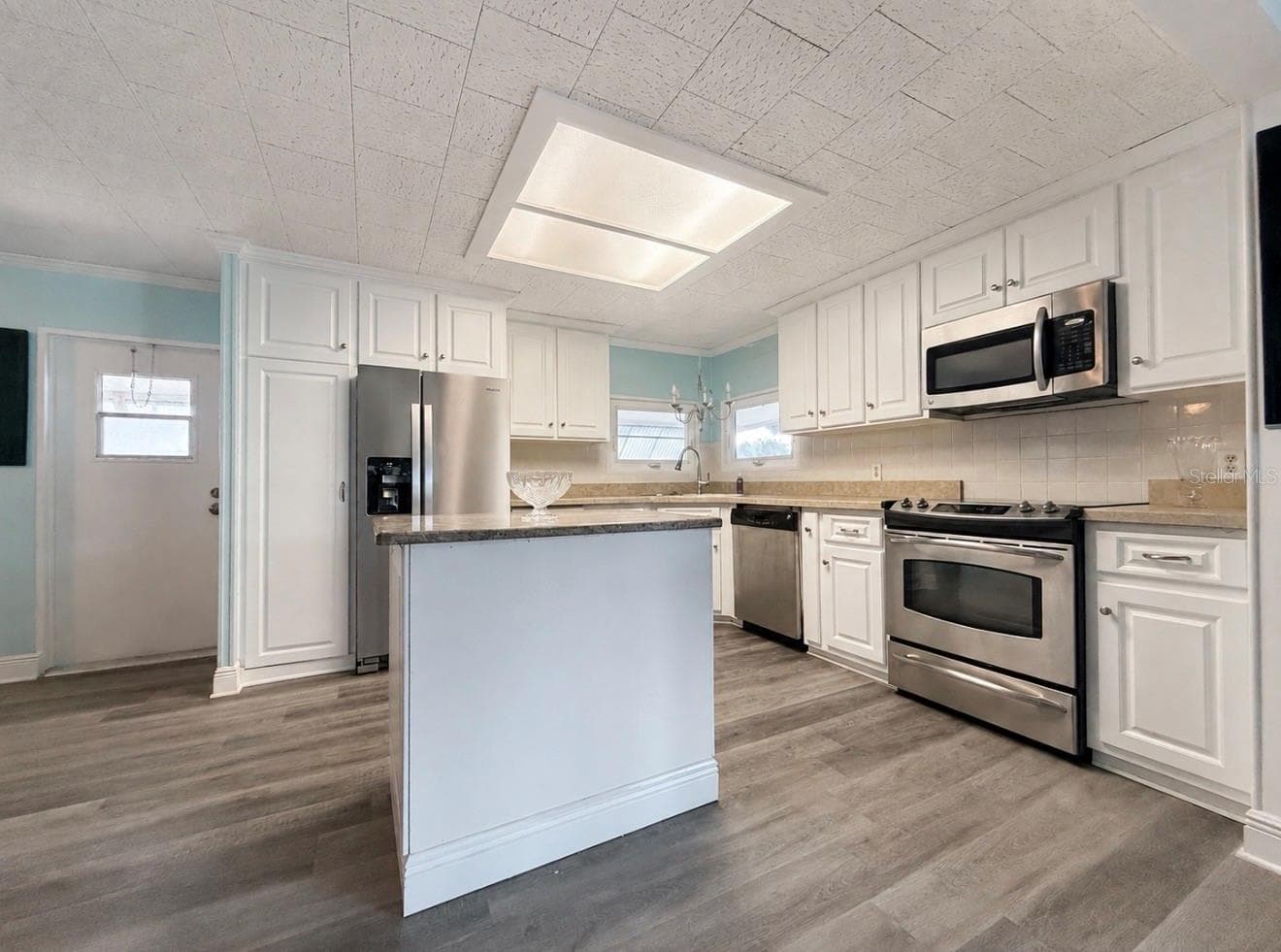 kitchen with island - 1100 BELCHER RD S #304, LARGO