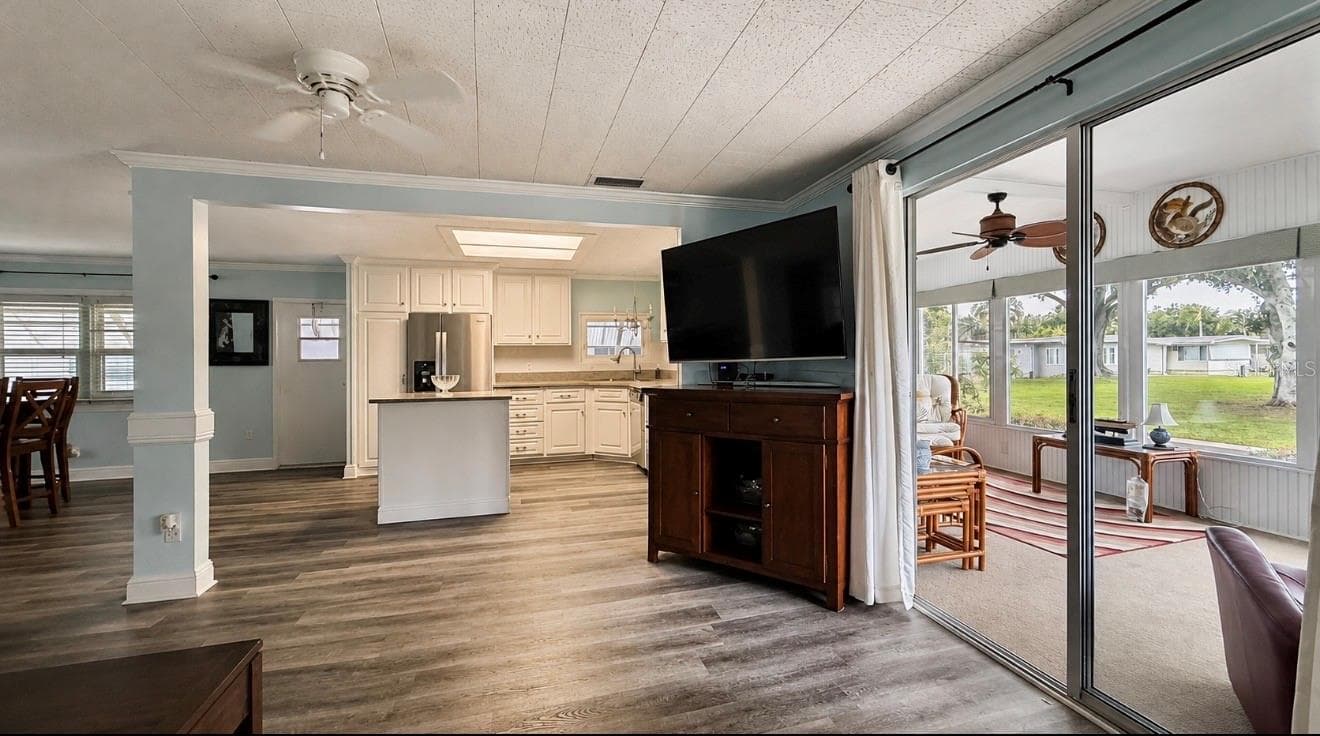 sliders out to Florida room - 1100 BELCHER RD S #304, LARGO