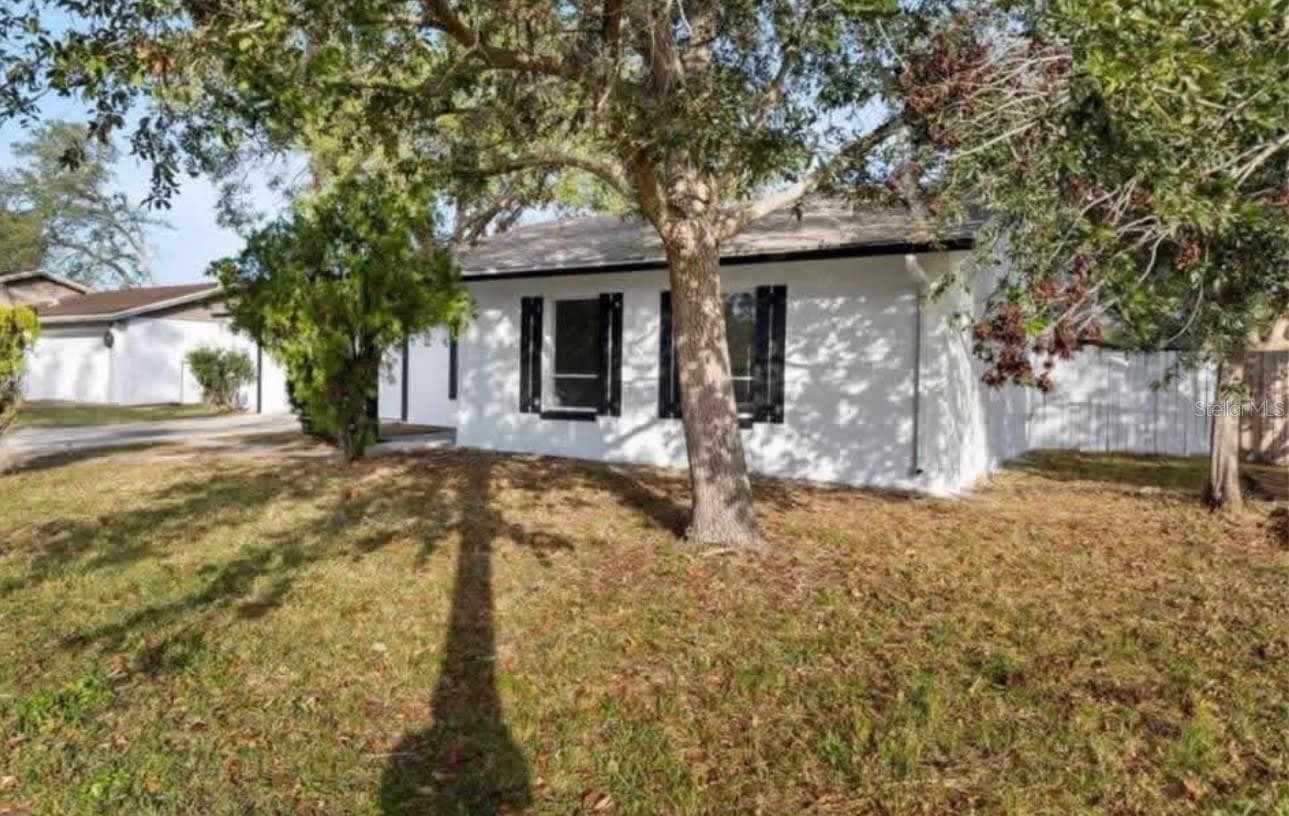 Single Family Residence at 14915 GENTILLY PL, TAMPA, photo 2 of 22