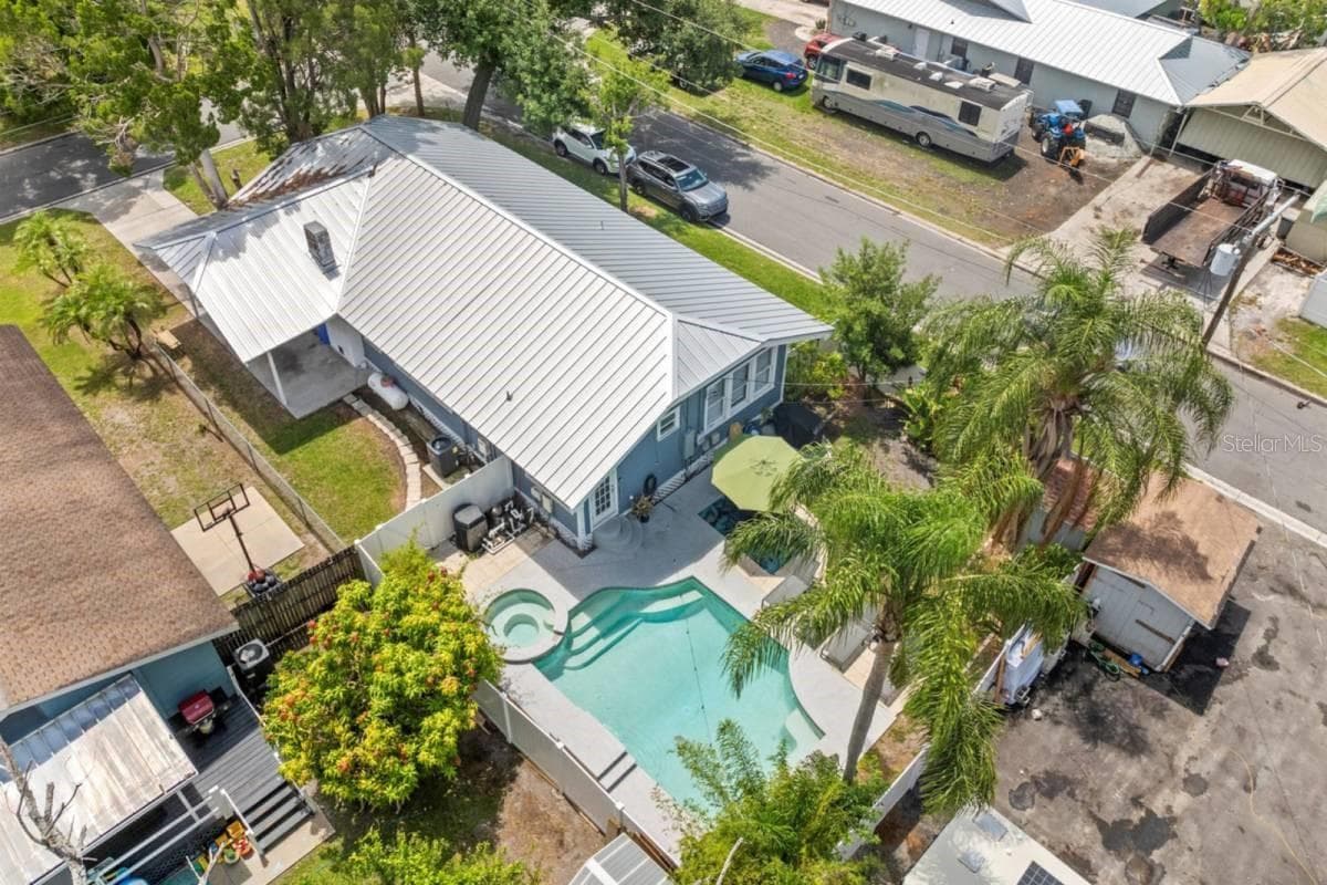 Single Family Residence at 7002 N CAMERON AVE, TAMPA, photo 5 of 44