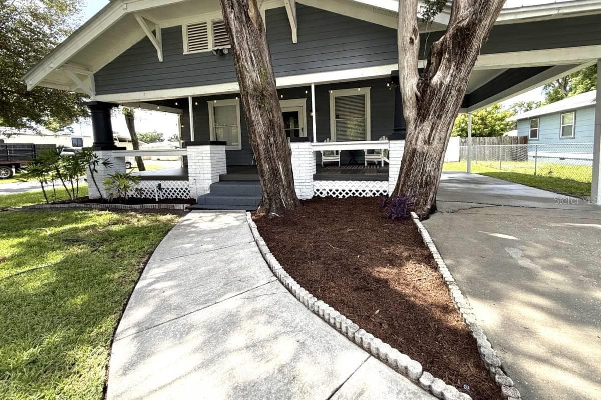 Single Family Residence at 7002 N CAMERON AVE, TAMPA, photo 6 of 44
