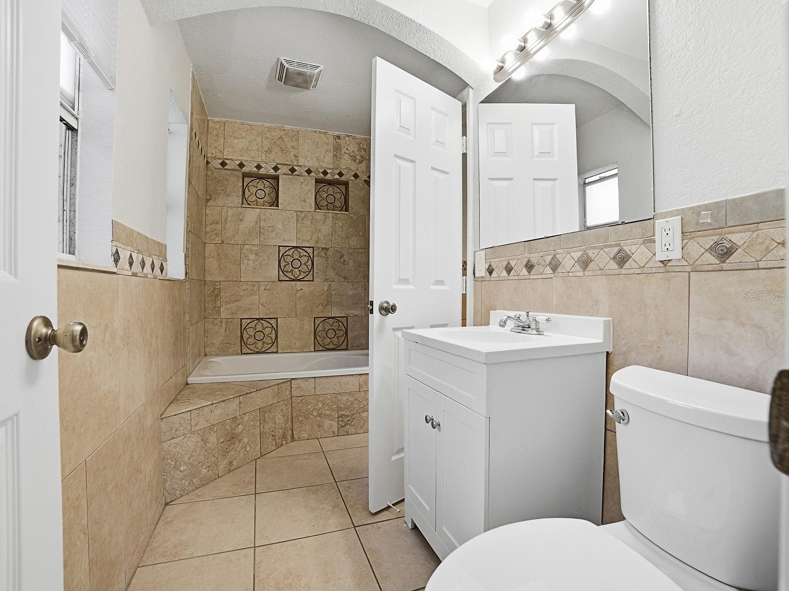 Single Family Residence at 1361 PETERS DR, LEESBURG, photo 19 of 39