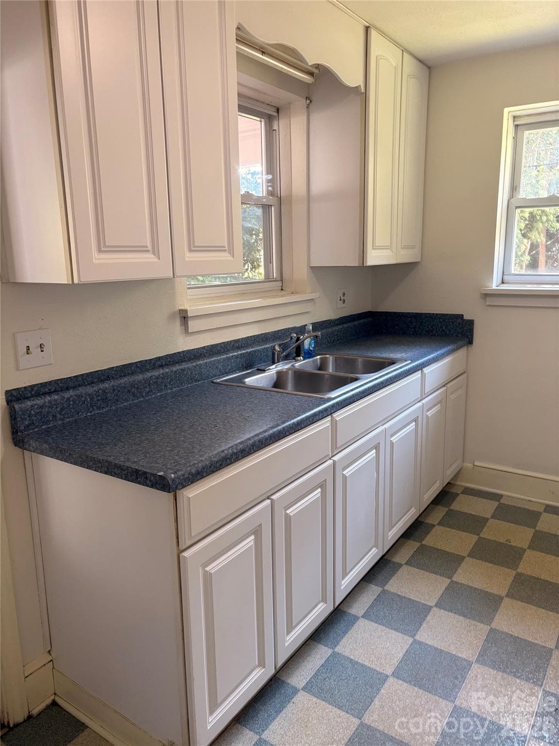 Kitchen with fresh paint - 725 5th Avenue SW, Hickory