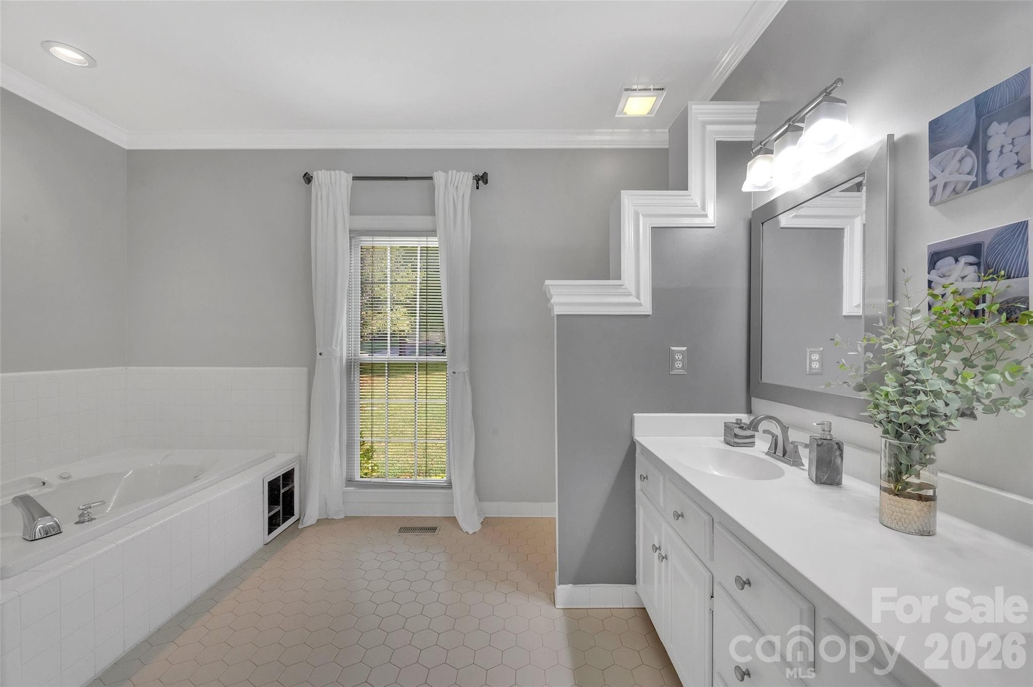 Primary bath 3 - 10108 Lampkin Way, Charlotte