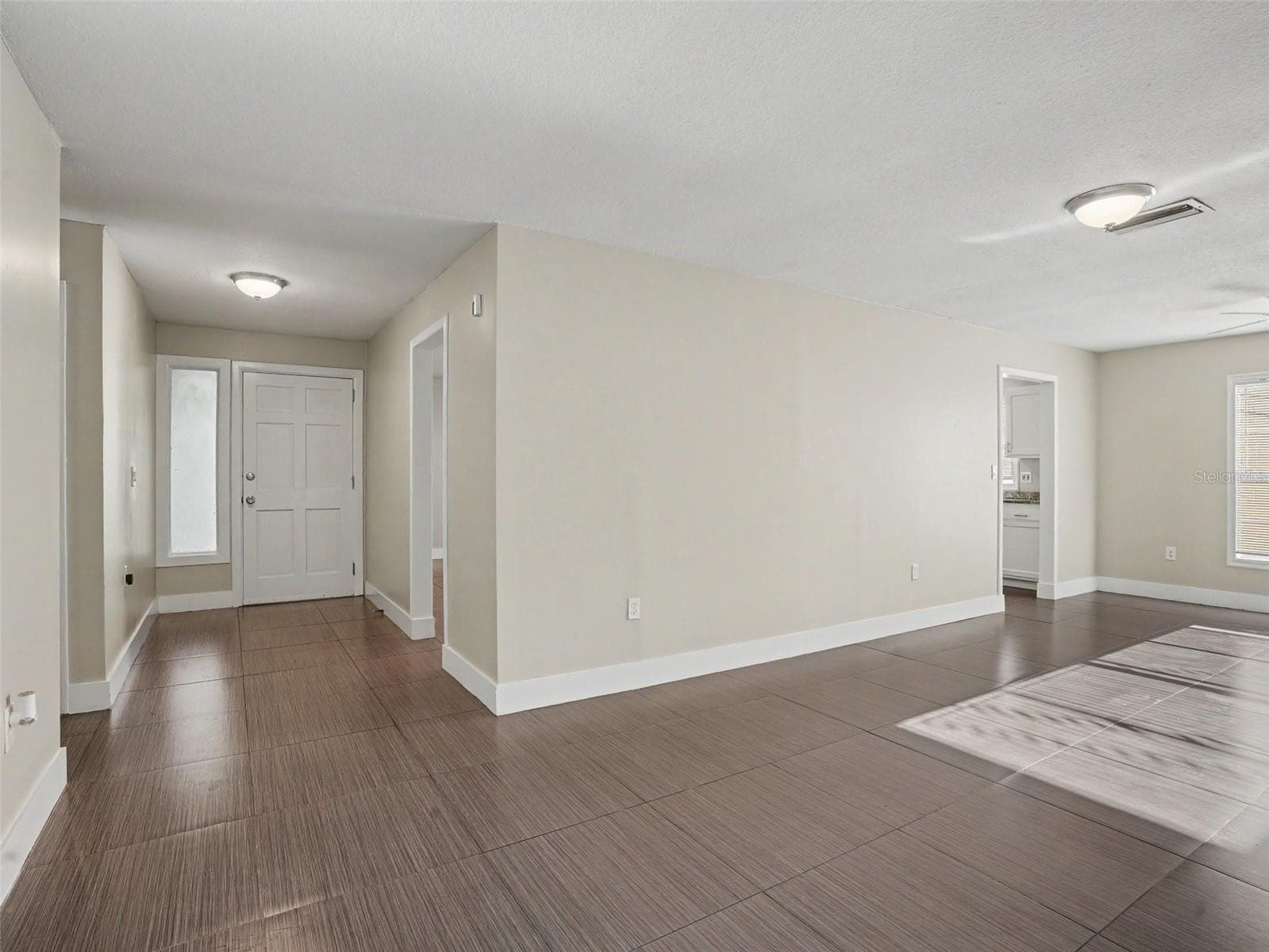 Single Family Residence at 2938 NORTHBROOK LN, LAKELAND, photo 3 of 20