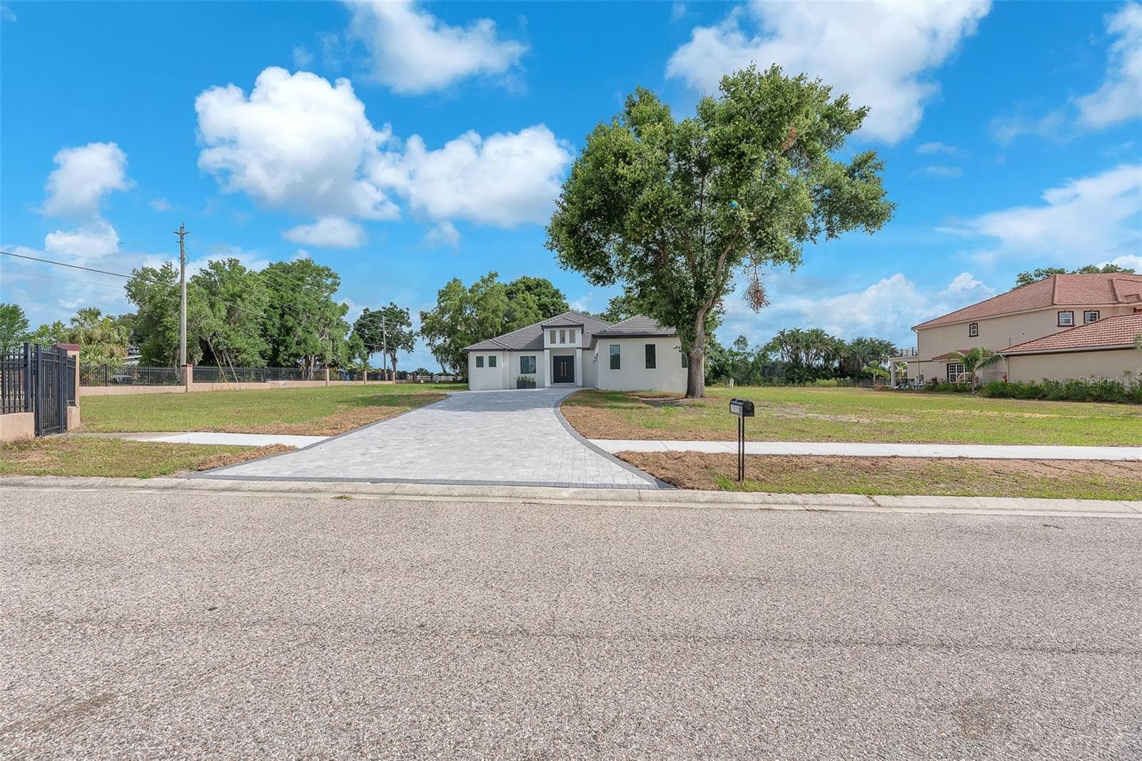 Single Family Residence at 11921 FORT KING HWY, THONOTOSASSA, photo 7 of 77