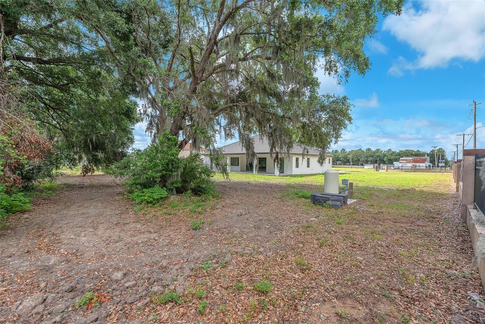 Single Family Residence at 11921 FORT KING HWY, THONOTOSASSA, photo 12 of 77