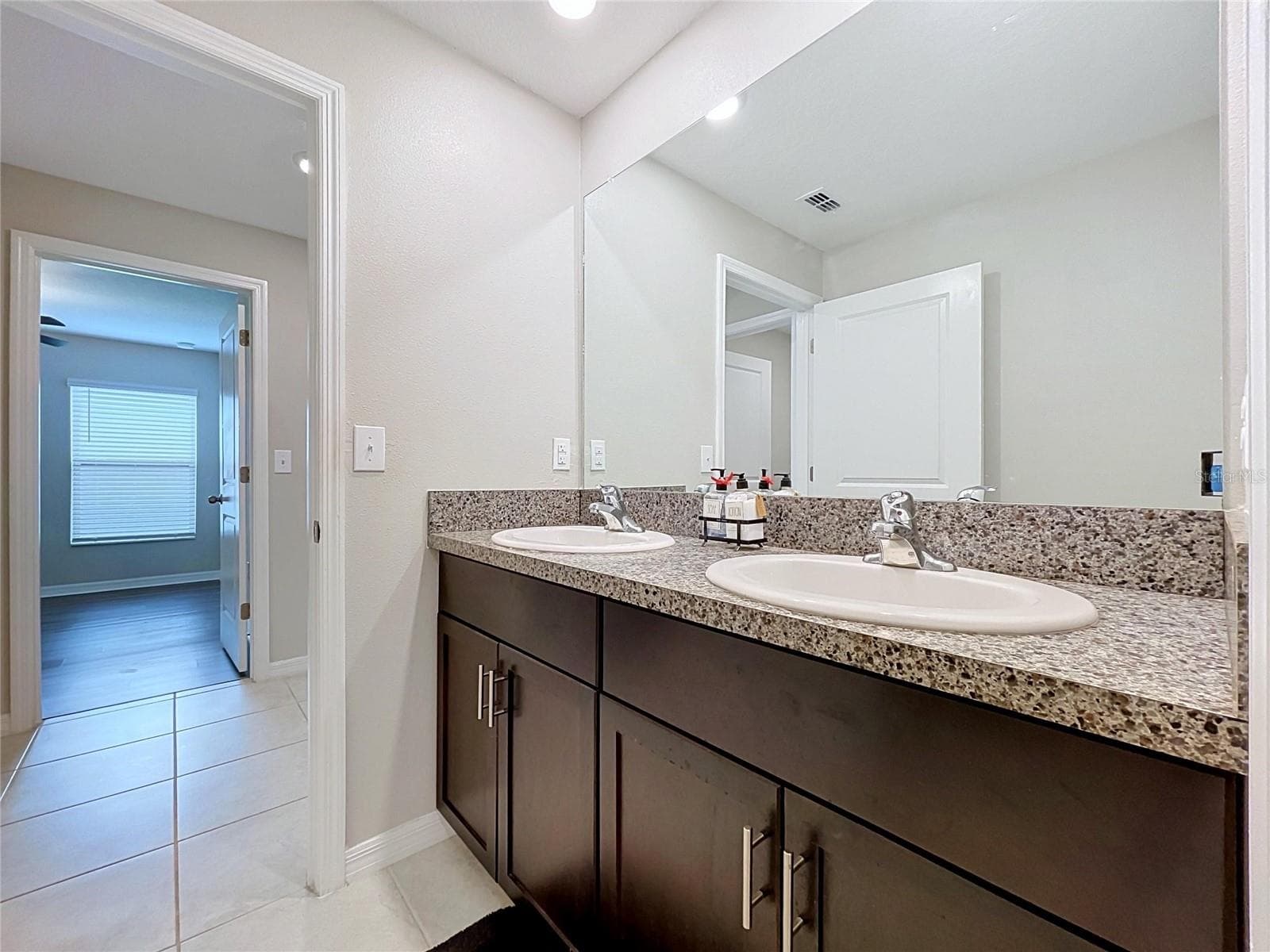 Single Family Residence at 1565 COLDING DR, RUSKIN, photo 18 of 30