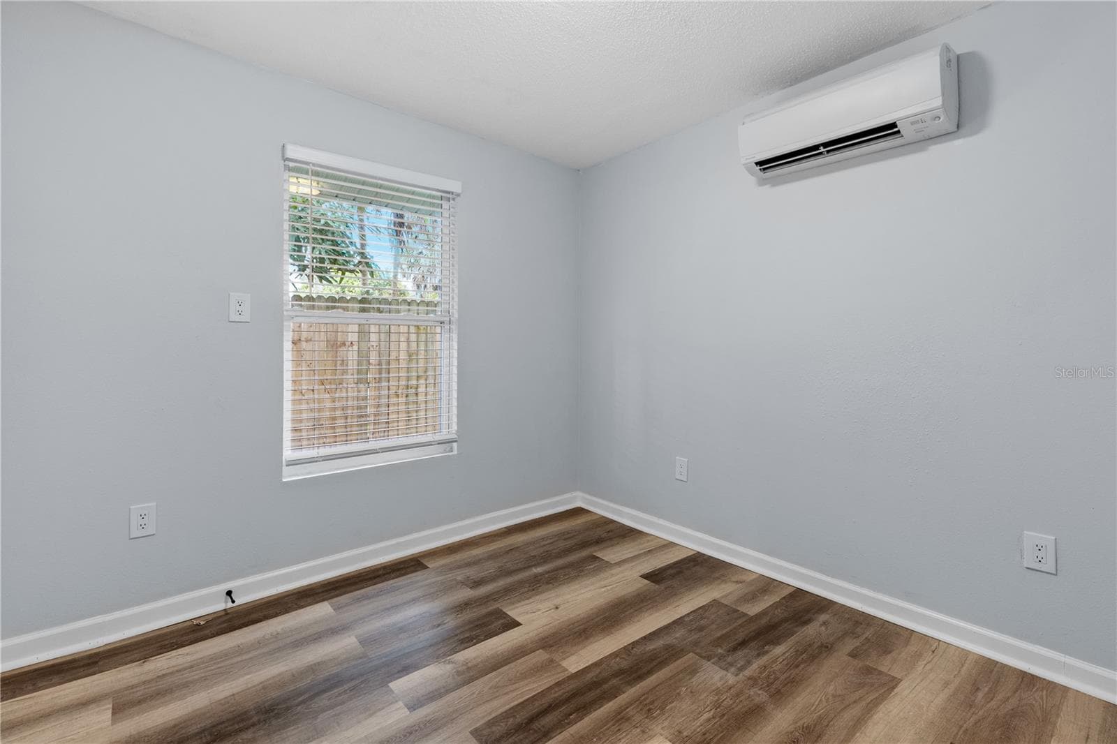 Single Family Residence at 2410 E COLUMBUS DR, TAMPA, photo 12 of 25