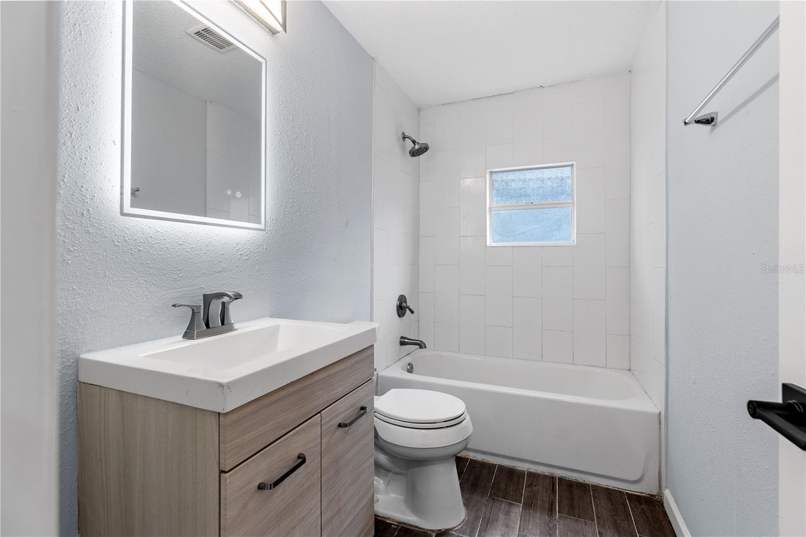 Single Family Residence at 2410 E COLUMBUS DR, TAMPA, photo 15 of 25