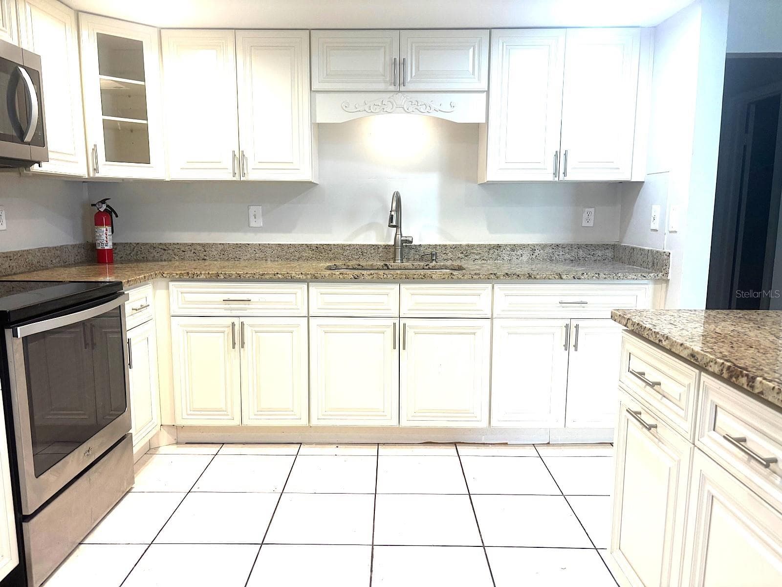 Single Family Residence at 902 SAMY DR, TAMPA, photo 11 of 30