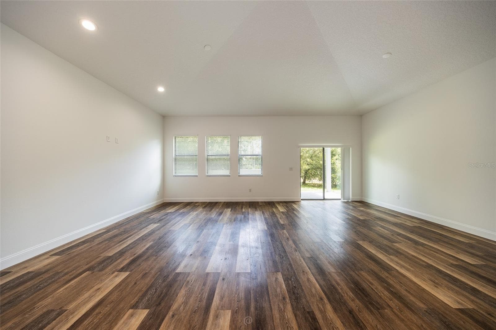 UNSTAGED LVING/DINING - 59 GREEN CIR, PALM COAST
