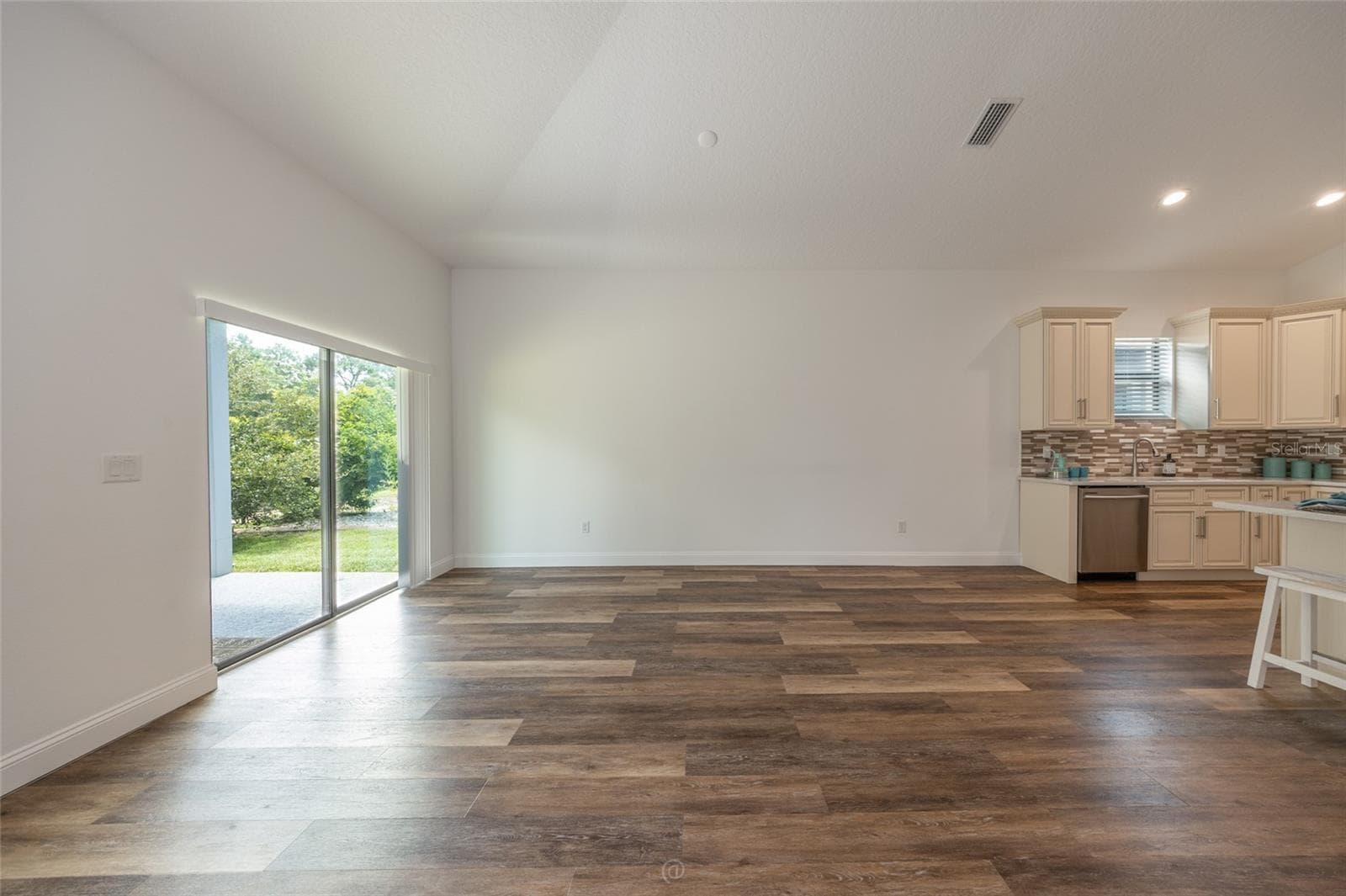 SLIDERS FROM THE DINING/LIVING AREA OPEN TO A PRIVATE BACKYARD - 59 GREEN CIR, PALM COAST