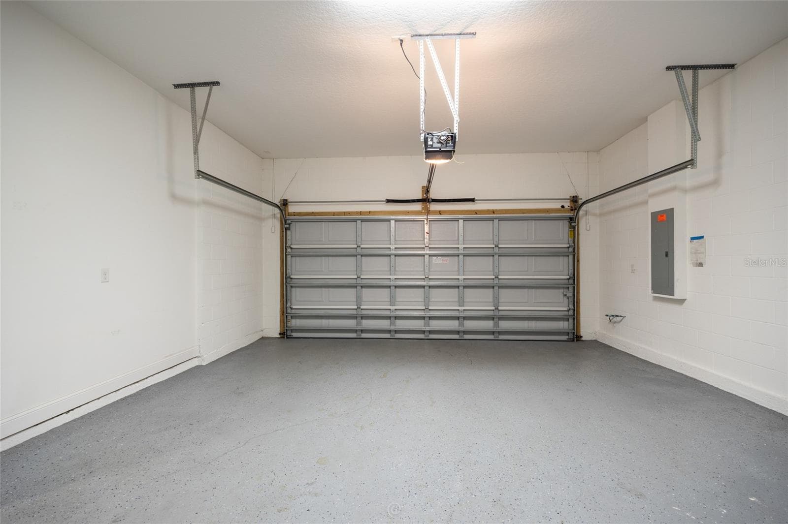 OVERSIZED 2 CAR GARAGE - 59 GREEN CIR, PALM COAST
