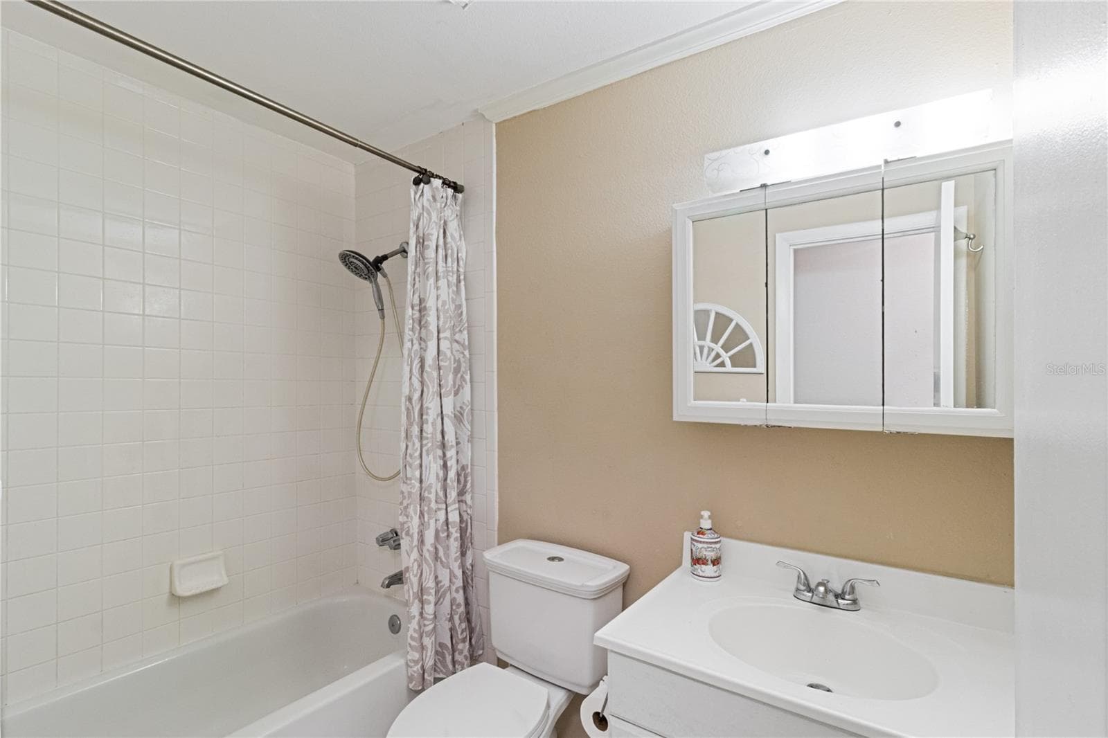 Bath 2 - 288 CHERRY LAUREL LN, WINTER HAVEN