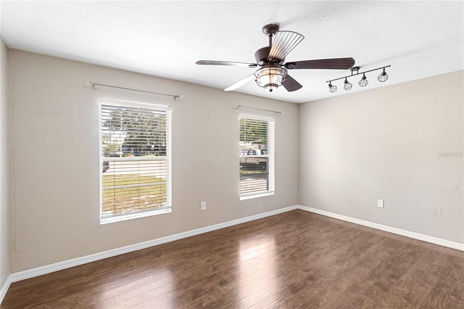 Living Room - 288 CHERRY LAUREL LN, WINTER HAVEN