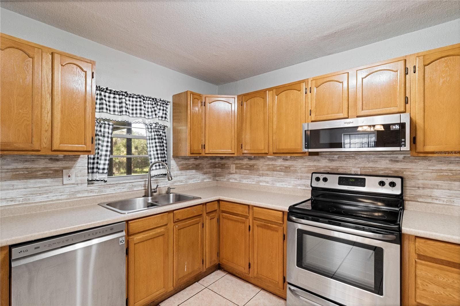 Single Family Residence at 288 CHERRY LAUREL LN, WINTER HAVEN, photo 16 of 32