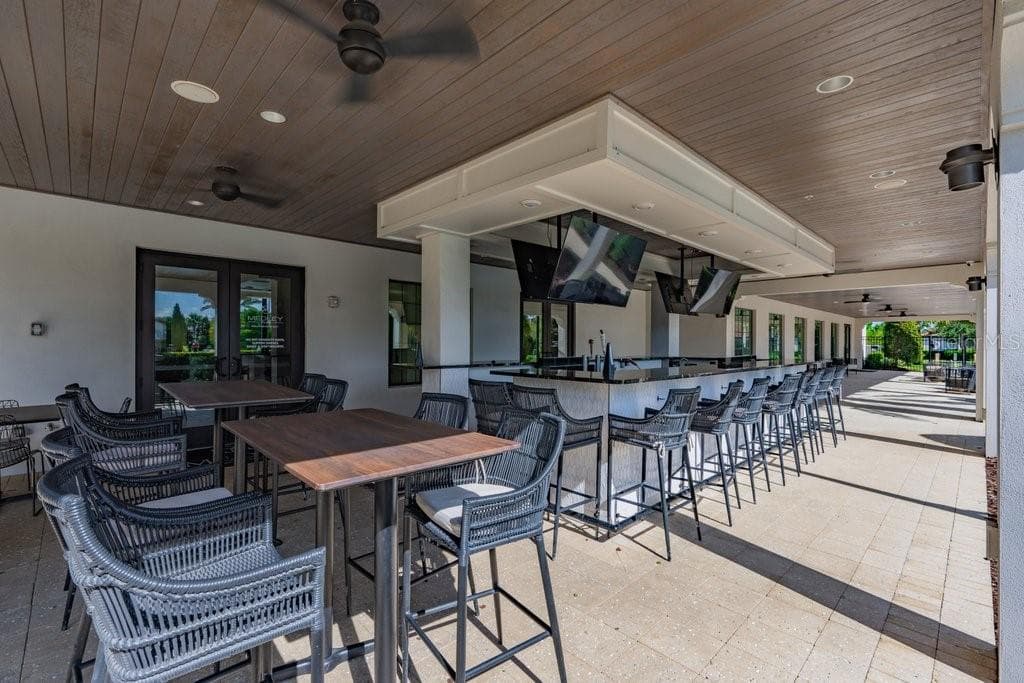 Outdoor pool bar - 17253 STAR BANKS ST, WIMAUMA