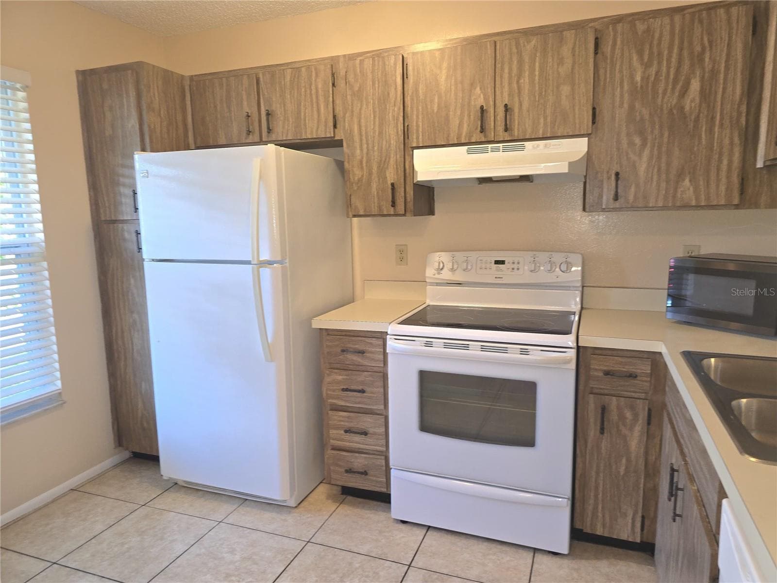Single Family Residence at 2912 WAINWRIGHT CT, NEW PORT RICHEY, photo 3 of 37