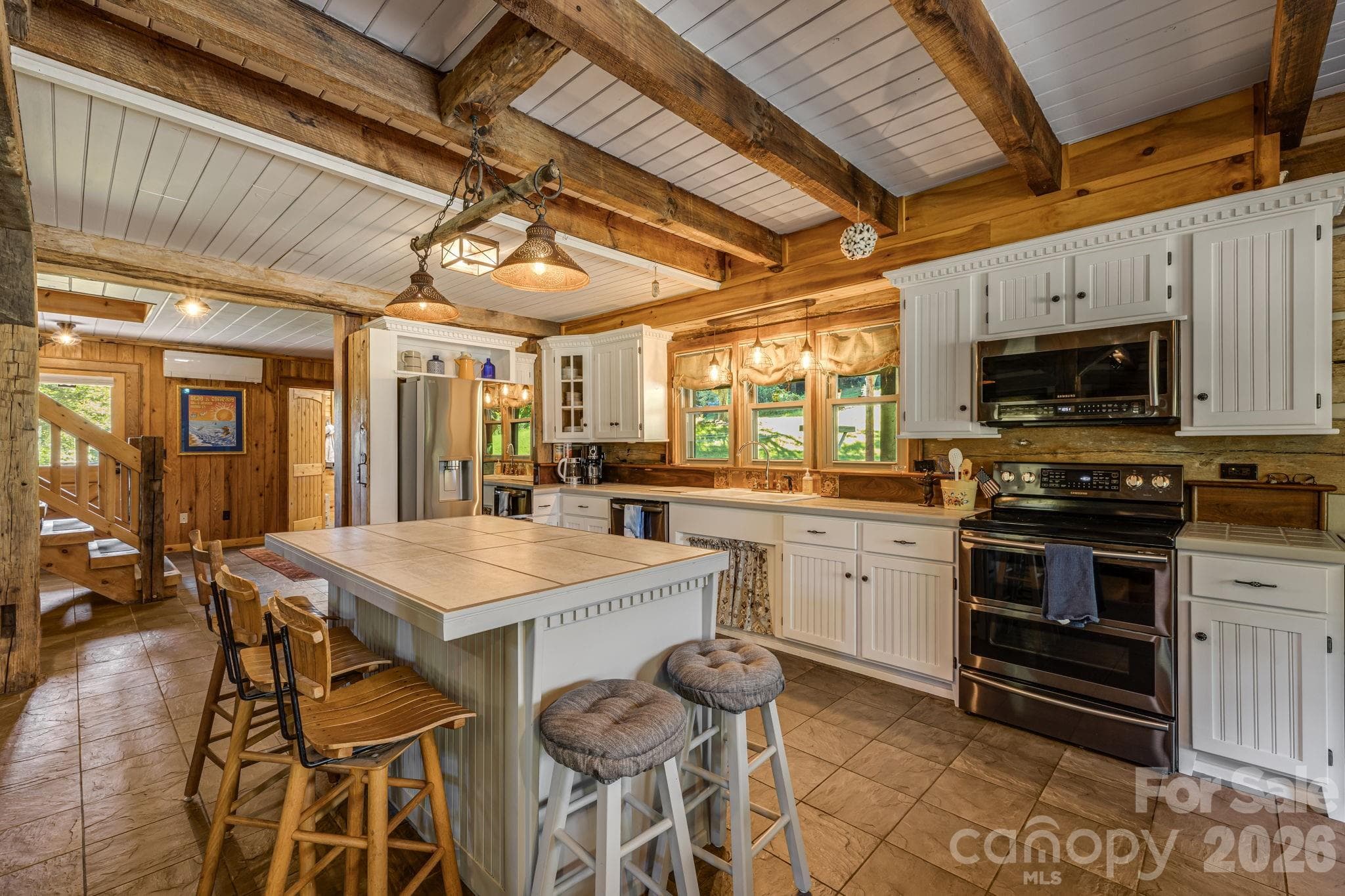 Single Family Residence at 146 Gentry Farm Drive, Hot Springs, photo 4 of 48